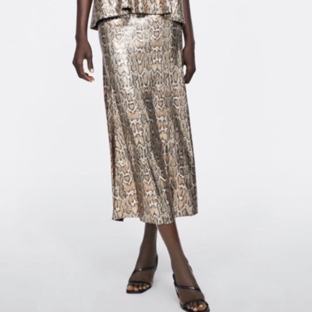 Zara ✨✨✨ Sequin Python Print Skirt Size Small - NWT
